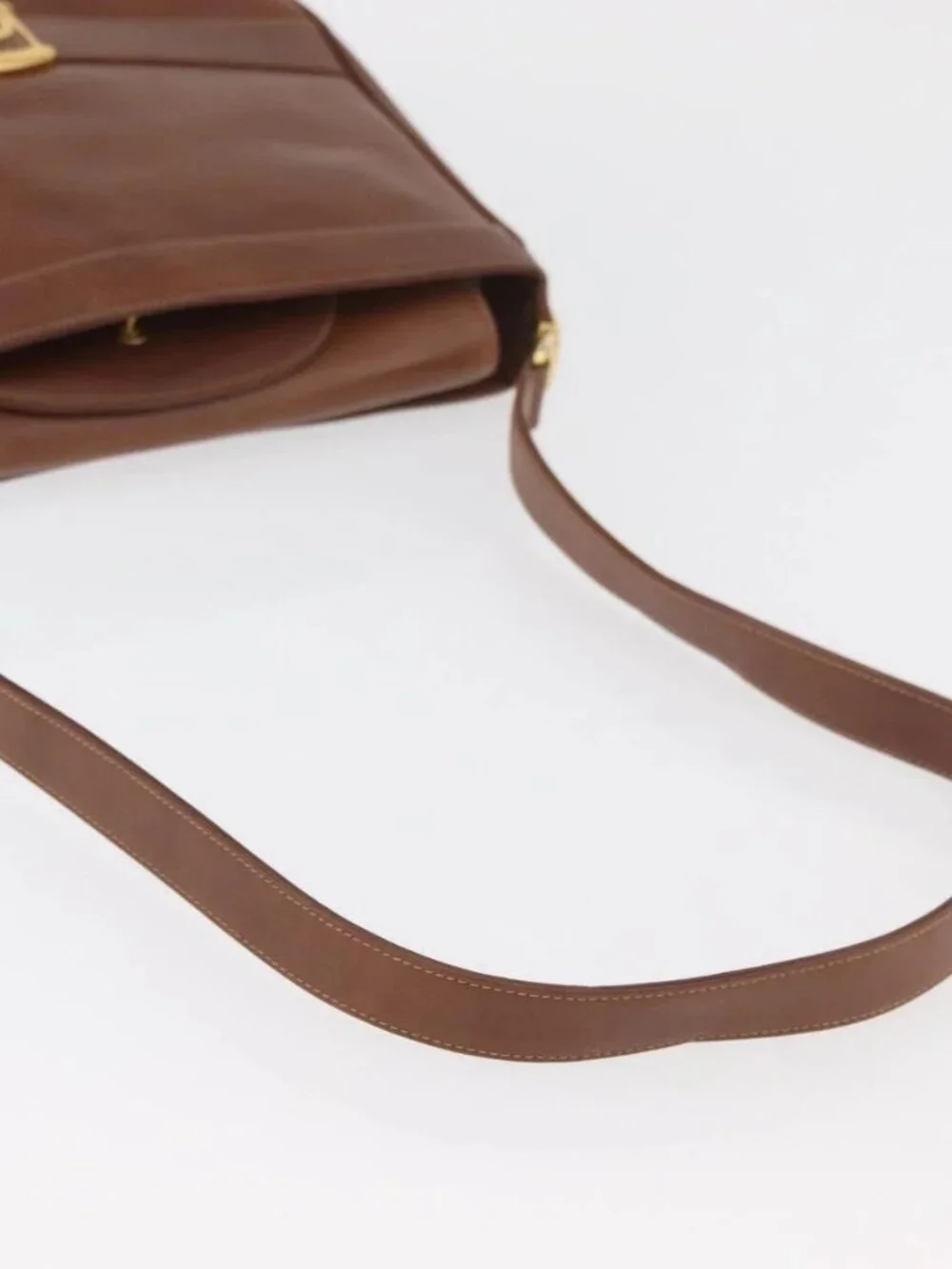 Gucci brand	gucci color	gold